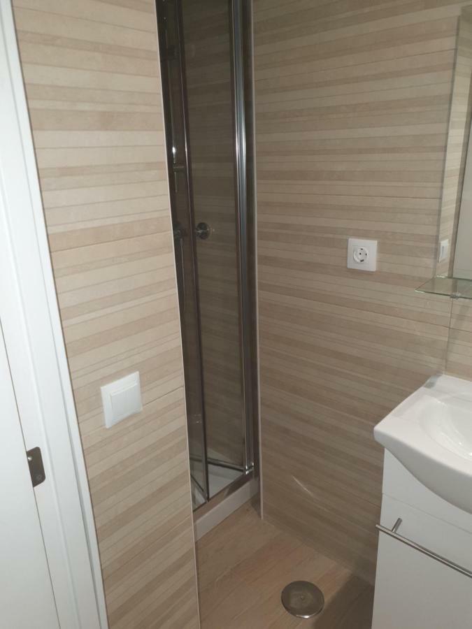 Precioso Piso En El Barrio De Embajadores Madrid Bagian luar foto